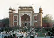 gateway taj mahal.jpg